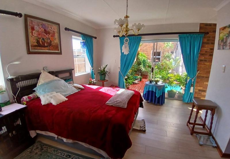 5 Bedroom Property for Sale in Stilbaai Wes Western Cape